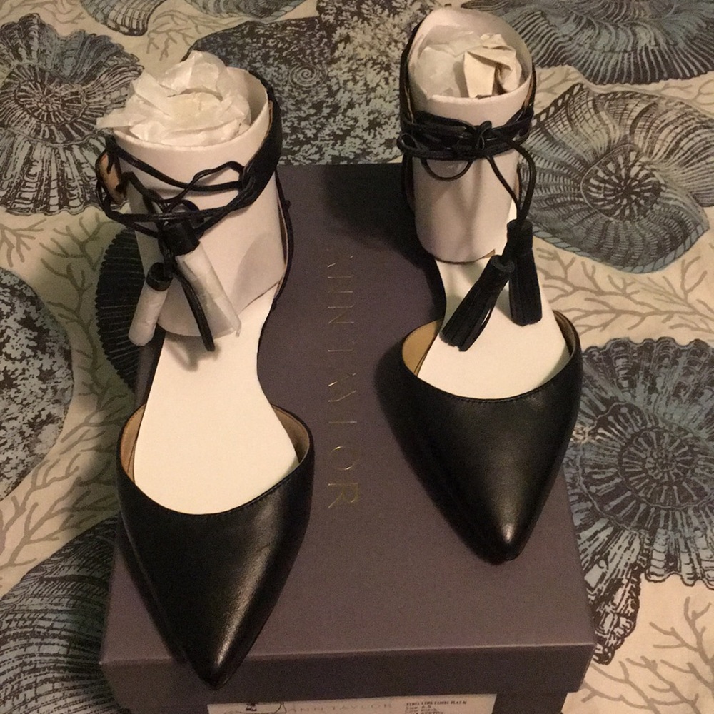 Black pair of flat shoes